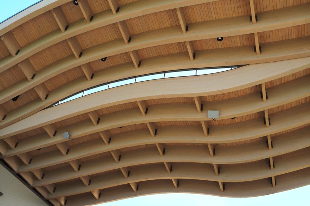 Curved glulam beams on roof